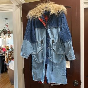 Gorgeous Free People denim duster with faux fur detachable collar.